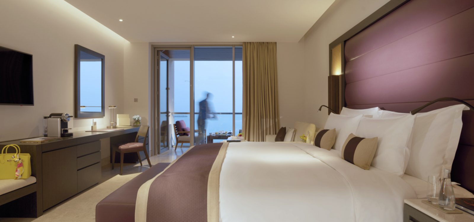 Kempinski Hotel Muscat-KIMCT_Deluxe Room_King Bed2-WEB